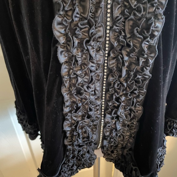 Samuel Dong fancy velvet blazer with ruffle design - Picture 3 of 10